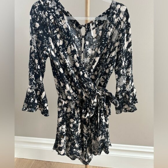 Free People “All The Right Ruffles” Romper – Size XS - Picture 1 of 8